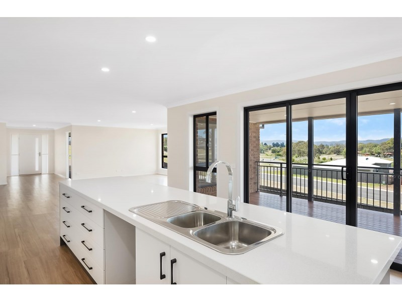 44 Lynjohn Drive, Bega NSW 2550