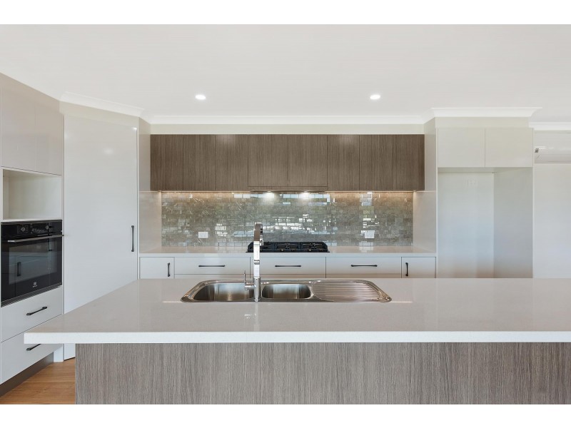 44 Lynjohn Drive, Bega NSW 2550