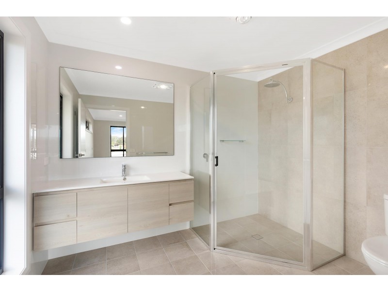 44 Lynjohn Drive, Bega NSW 2550