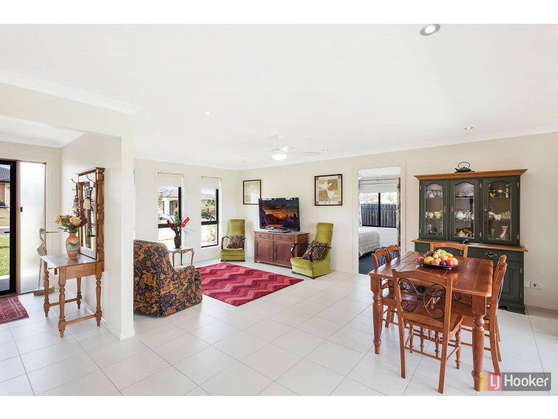 4 Koma Circuit, Bega NSW 2550