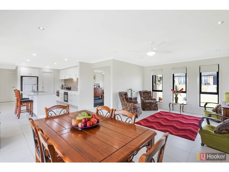 4 Koma Circuit, Bega NSW 2550