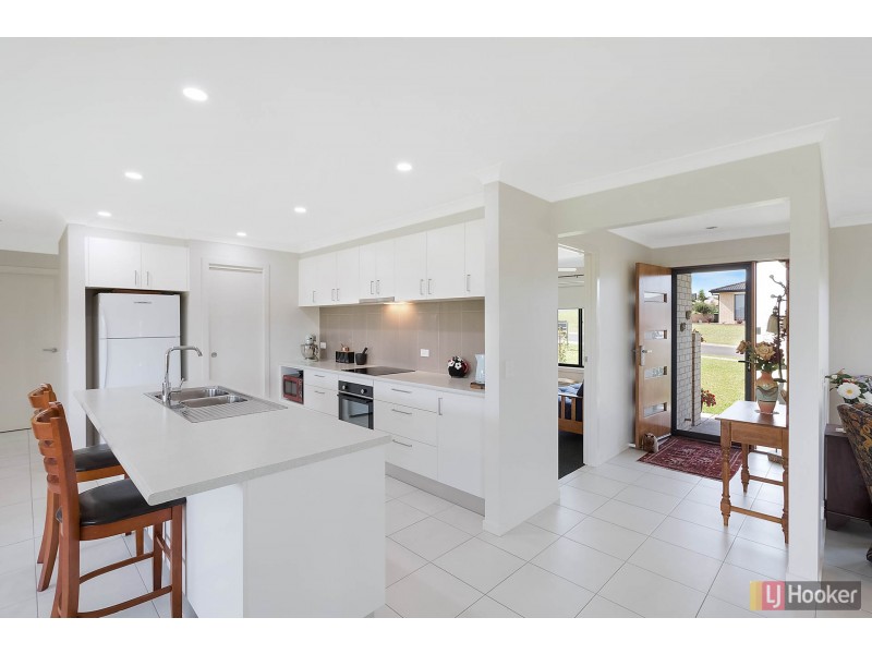 4 Koma Circuit, Bega NSW 2550