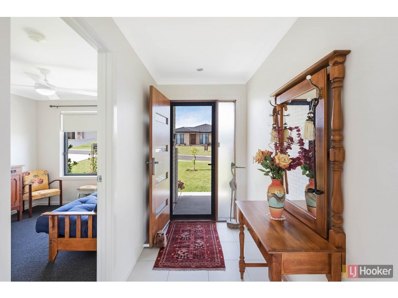 4 Koma Circuit, Bega NSW 2550