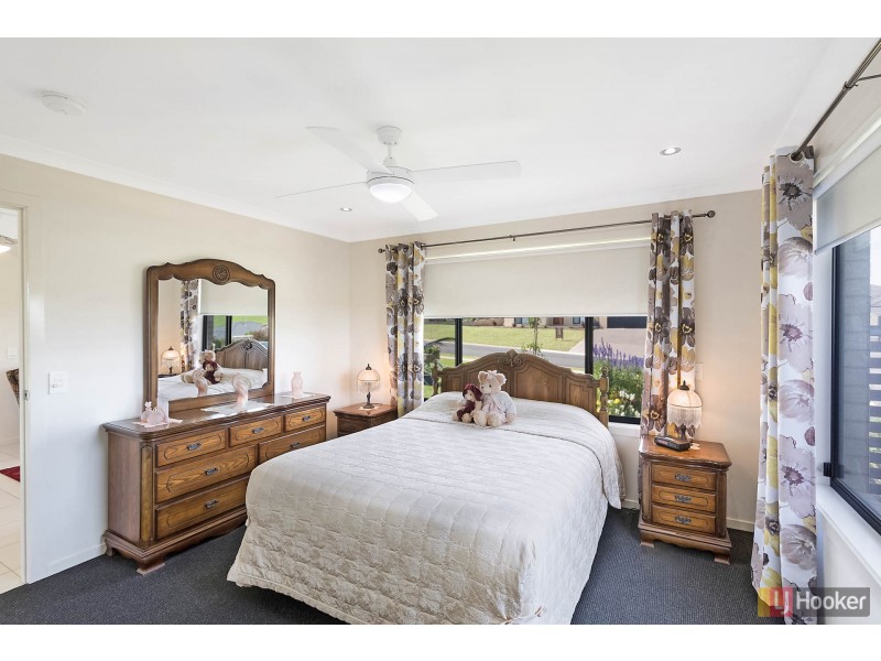 4 Koma Circuit, Bega NSW 2550