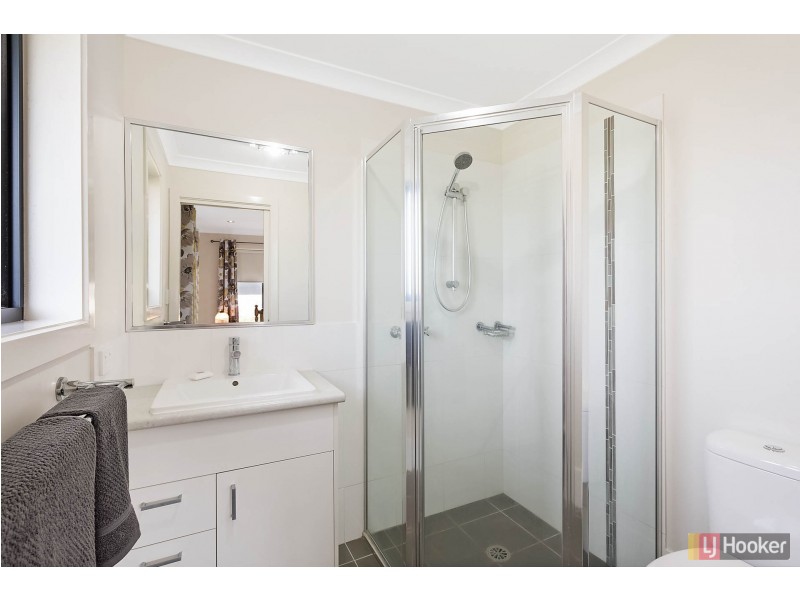 4 Koma Circuit, Bega NSW 2550