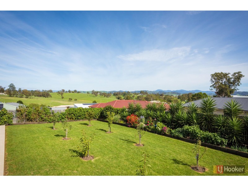 4 Koma Circuit, Bega NSW 2550