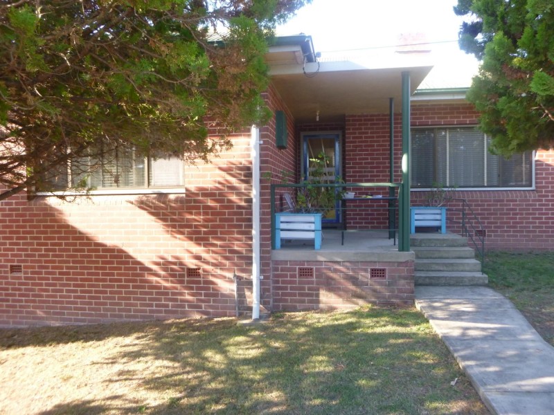 4 Tathra Road, Bega NSW 2550