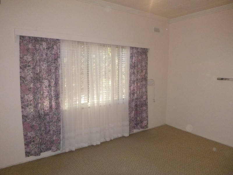 4 Tathra Road, Bega NSW 2550