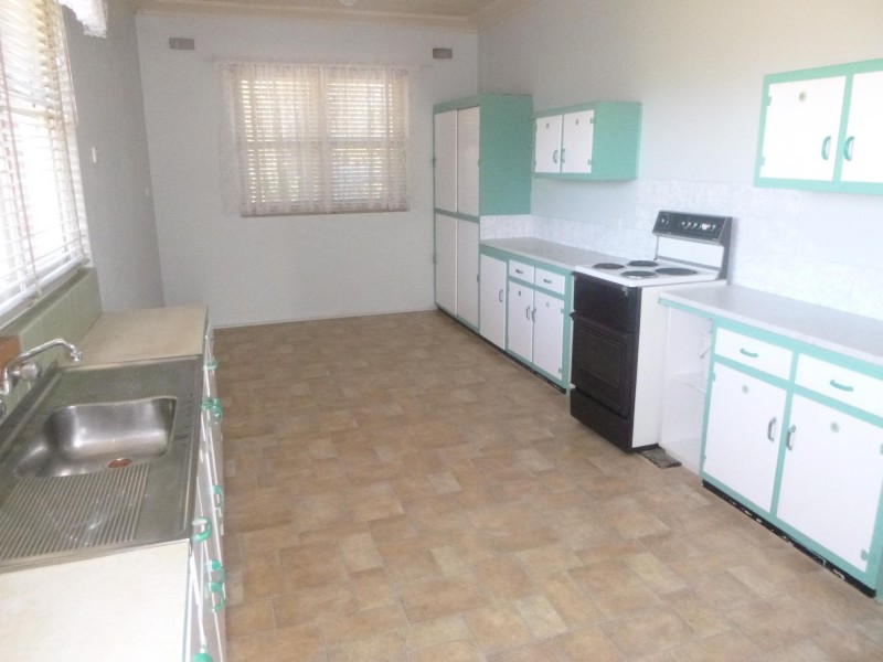 4 Tathra Road, Bega NSW 2550