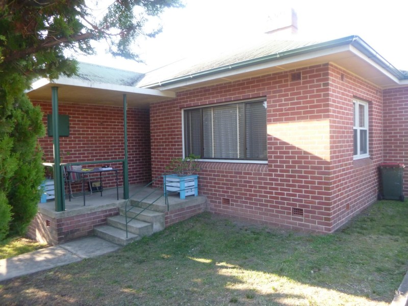 4 Tathra Road, Bega NSW 2550