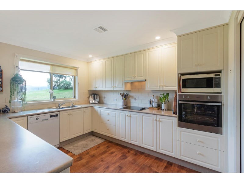 42 Black Range Road, Bega NSW 2550