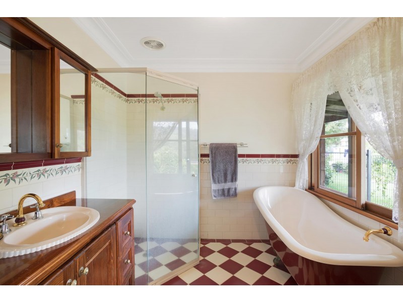 72 Mountview Close, Bega NSW 2550