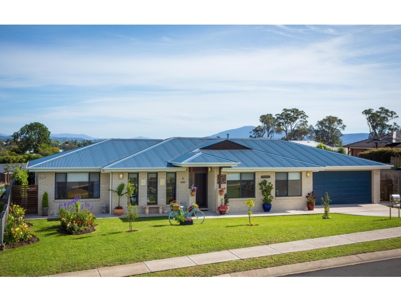 4 Koma Circuit, Bega NSW 2550