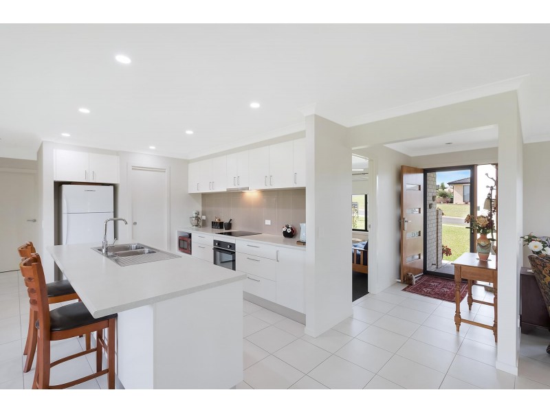 4 Koma Circuit, Bega NSW 2550