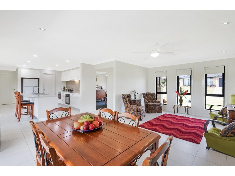 4 Koma Circuit, Bega NSW 2550