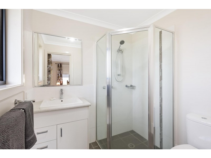 4 Koma Circuit, Bega NSW 2550