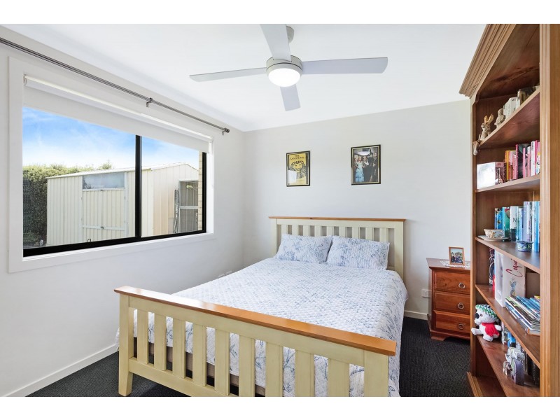 4 Koma Circuit, Bega NSW 2550