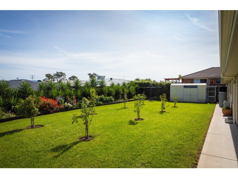 4 Koma Circuit, Bega NSW 2550