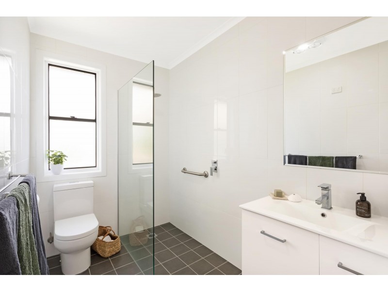 31 Glebe Avenue, Bega NSW 2550