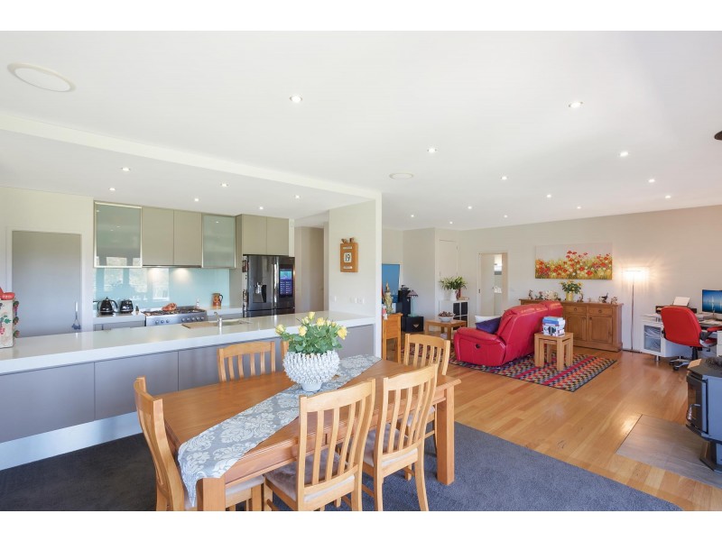 21 Corridgeree Road, Bega NSW 2550