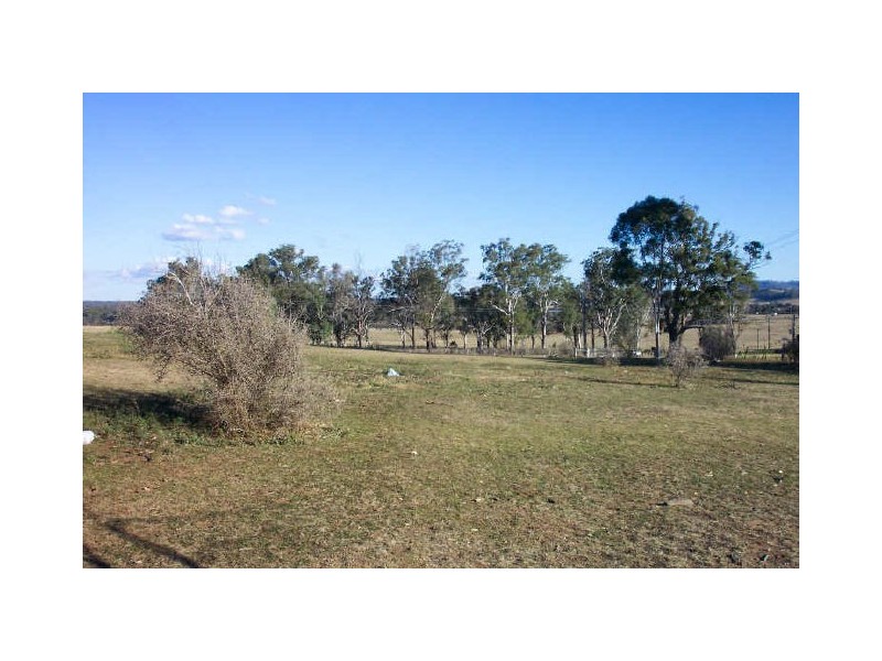 2 Cummins Road, Menangle Park NSW 2563