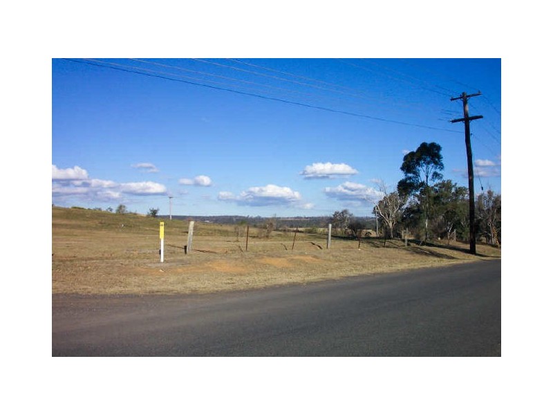 2 Cummins Road, Menangle Park NSW 2563