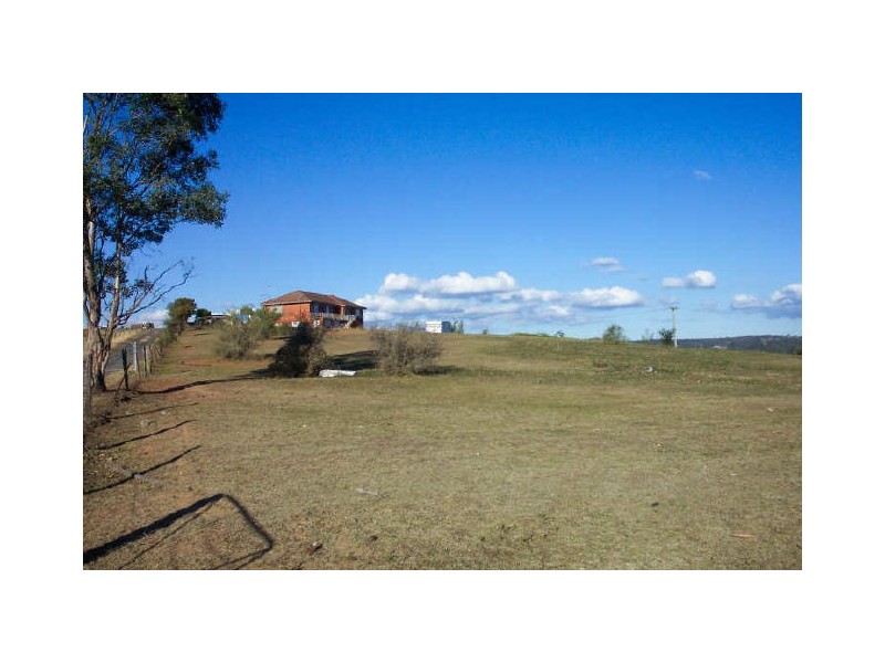 2 Cummins Road, Menangle Park NSW 2563