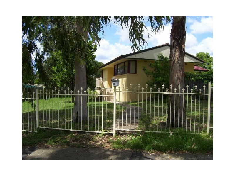 6 Creigan Rd, Bradbury NSW 2560