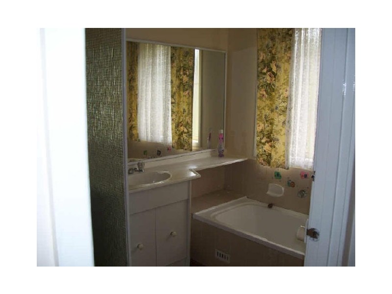 102 Gould Road, Eagle Vale NSW 2558