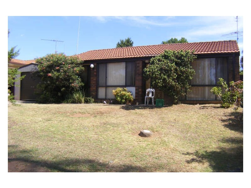 19 Fitzgibbon Lane, Rosemeadow NSW 2560