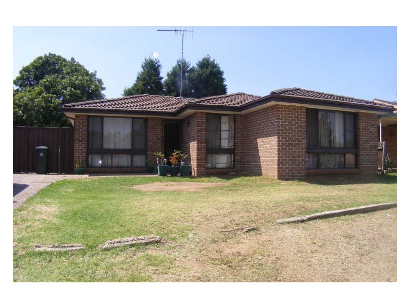 187 Copperfield Drive, Rosemeadow NSW 2560