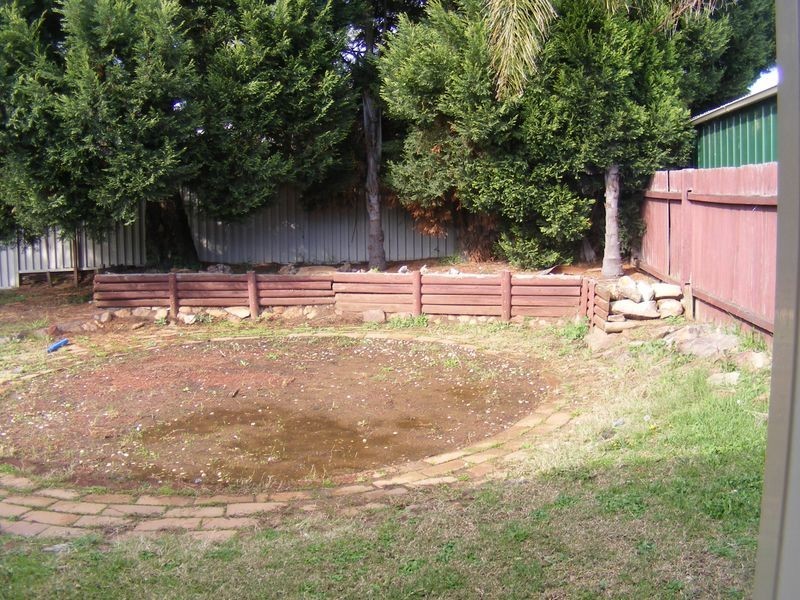 187 Copperfield Drive, Rosemeadow NSW 2560