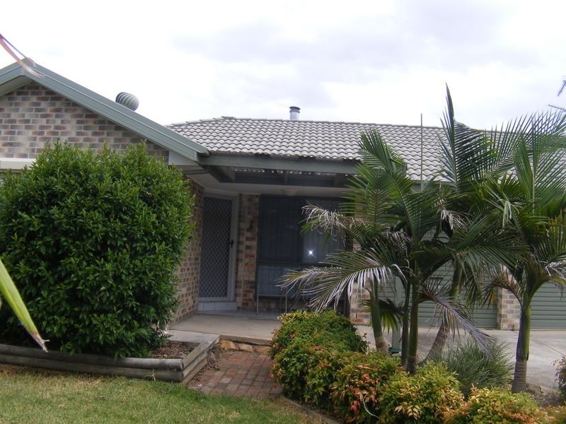 13 Gunn Pl, St Helens Park NSW 2560