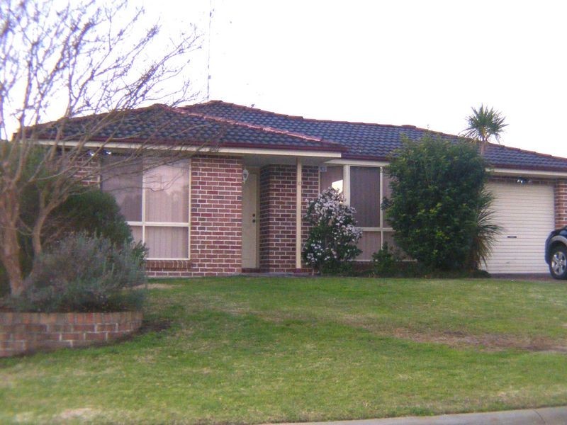 10 Barnard Pl, St Helens Park NSW 2560