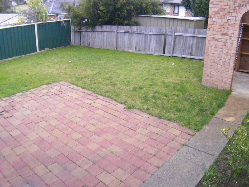 5 Campbell Cl, Minto NSW 2566