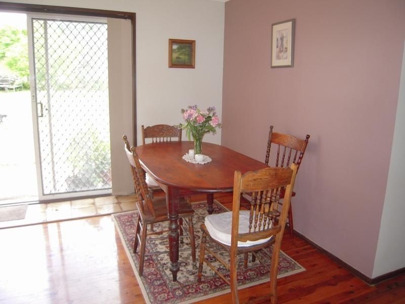 60 Cleopatra Dr, Rosemeadow NSW 2560
