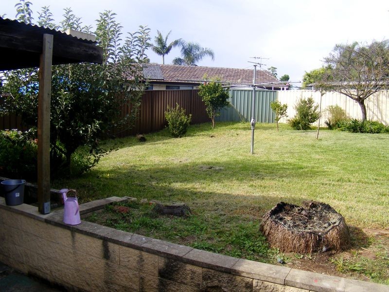 60 Cleopatra Dr, Rosemeadow NSW 2560
