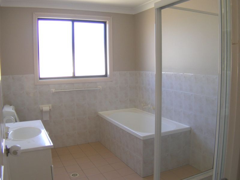 41 Archibald Crescent, Rosemeadow NSW 2560