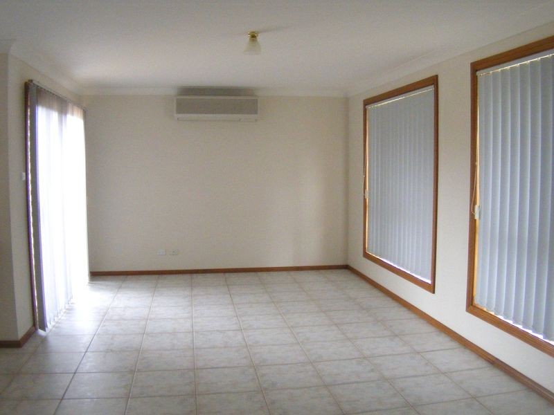 2 Bonney Close, St Helens Park NSW 2560