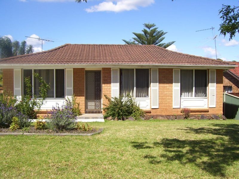 39 Woodlands Rd, St Helens Park NSW 2560