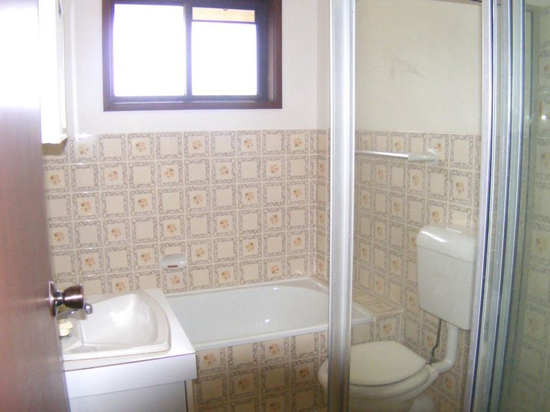 4/2A Condamine St, Campbelltown NSW 2560
