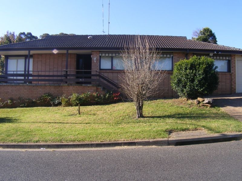 1 Nell Place, Ambarvale NSW 2560