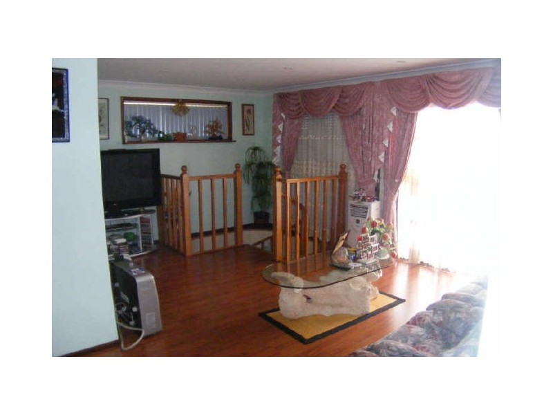 17 Mantalini Street, Ambarvale NSW 2560