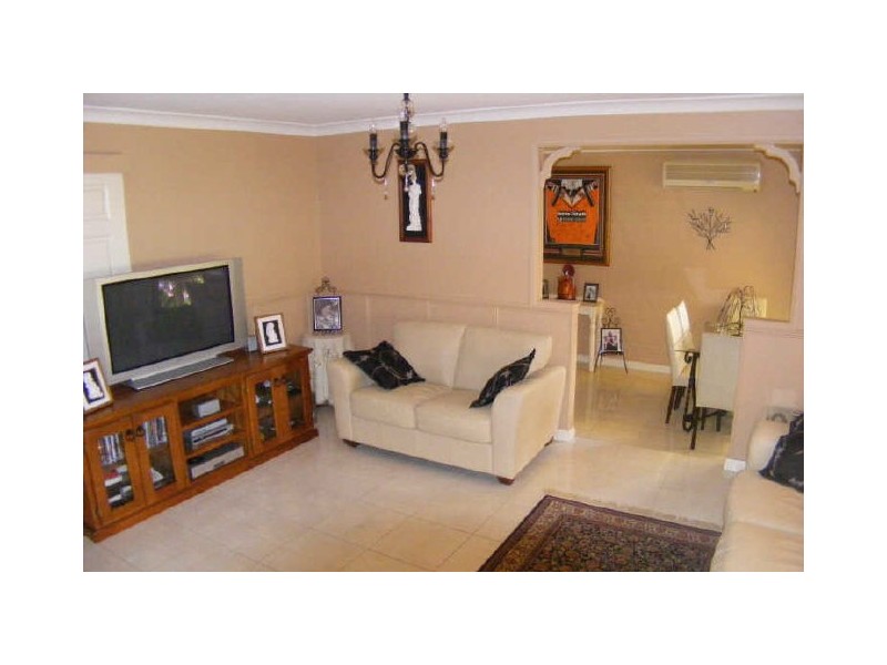 Ruse NSW 2560