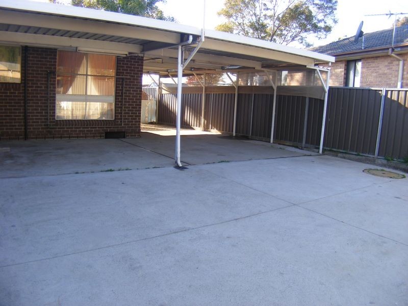 12 Bungan Pl, Woodbine NSW 2560