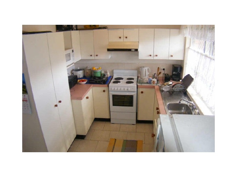 8 Haredale Street, Ambarvale NSW 2560