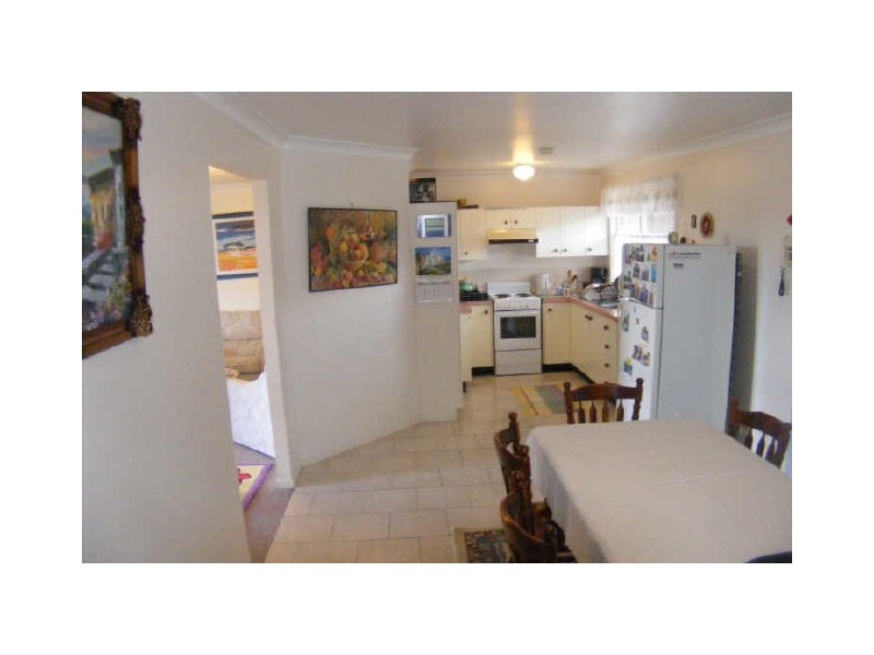 8 Haredale Street, Ambarvale NSW 2560