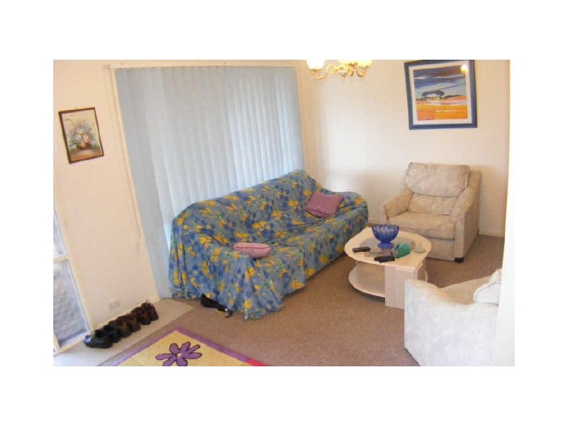 8 Haredale Street, Ambarvale NSW 2560