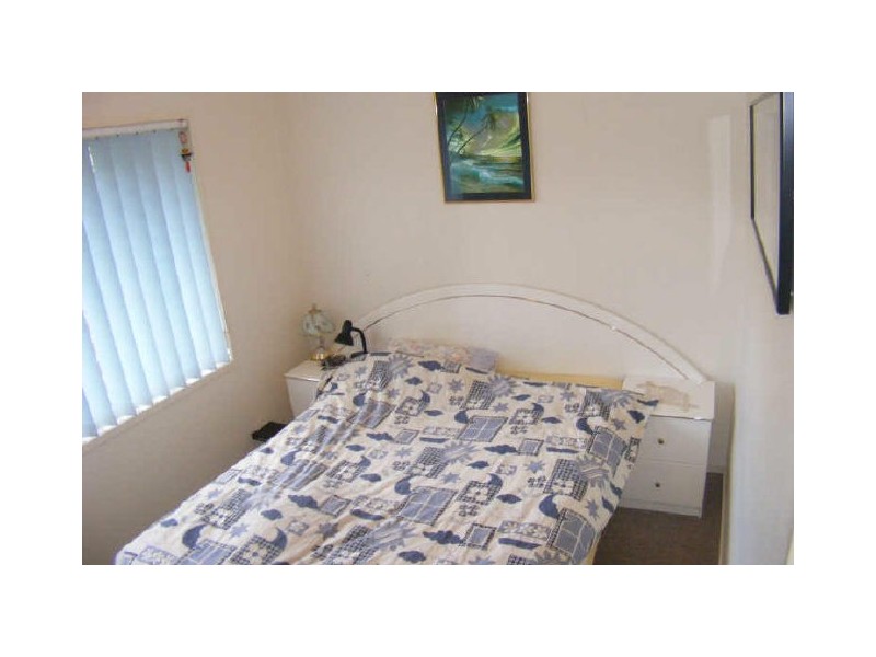 8 Haredale Street, Ambarvale NSW 2560