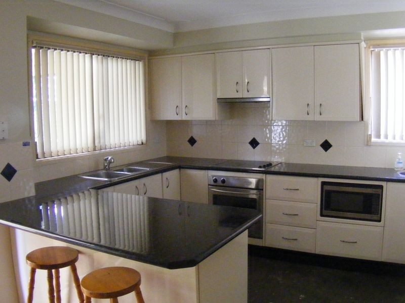 213 Copperfield Drive, Rosemeadow NSW 2560